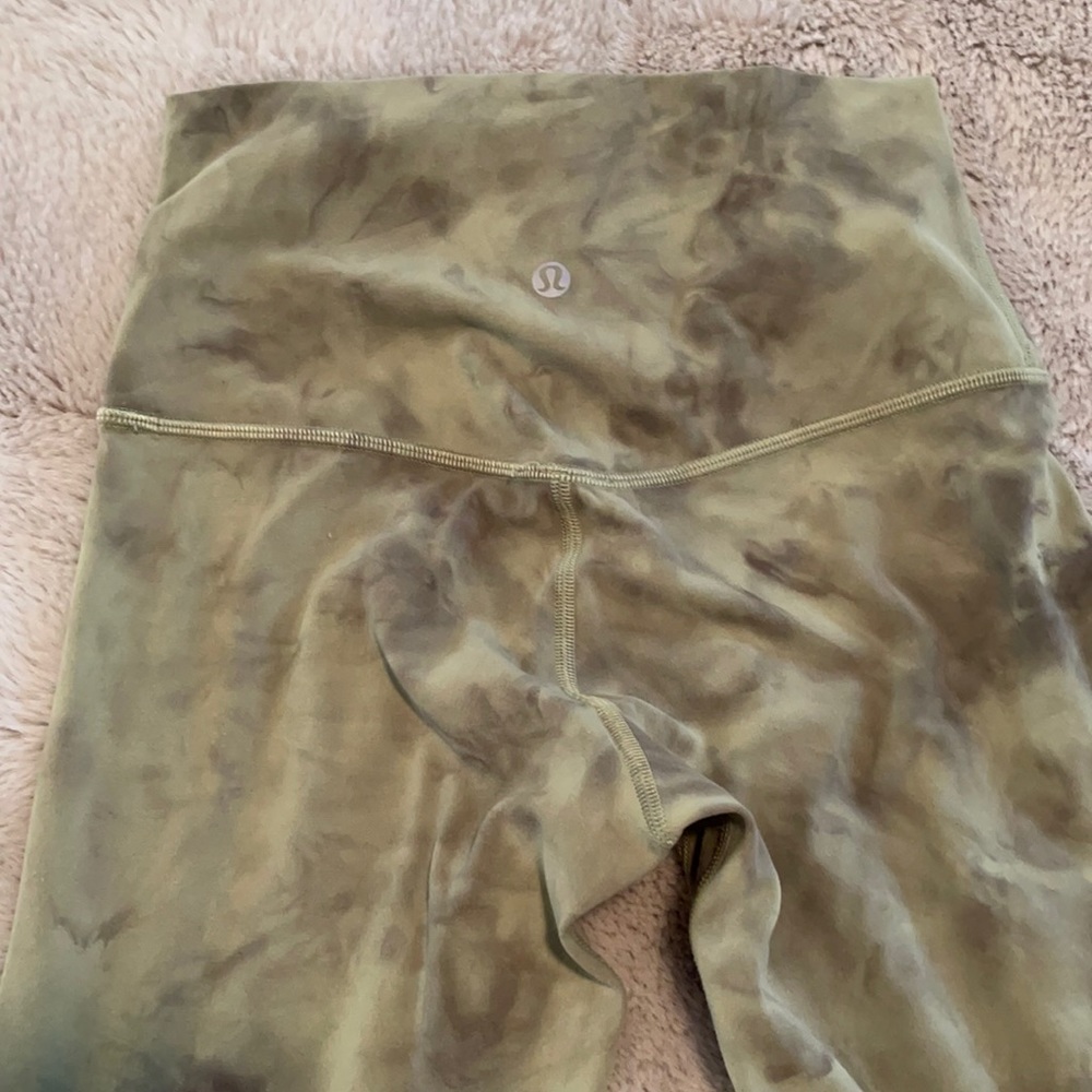 Lulu Lemon Aligns green and gray tie die 25”